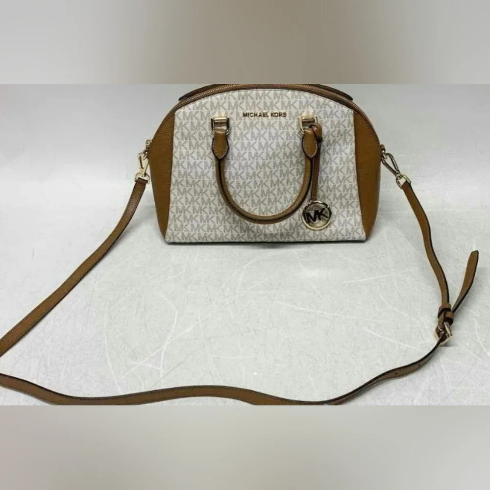 Michael Kors Dome Convertible purse. Like NWOT 8.5" x 12" x 5" - Picture 1 of 5
